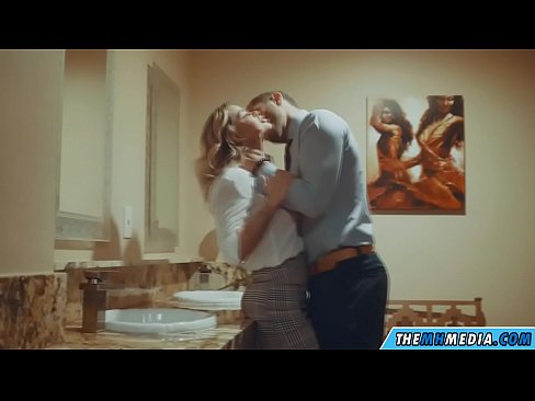 ❤️ Kapag ang isang busty blonde seduces sa isang pampublikong banyo ️ dekalidad na porn sa tl.pornjk.ru